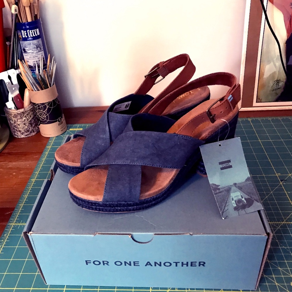 NIB New TOMS IBIZA SANDALS MAJOLICA BLUE & LEATHER
